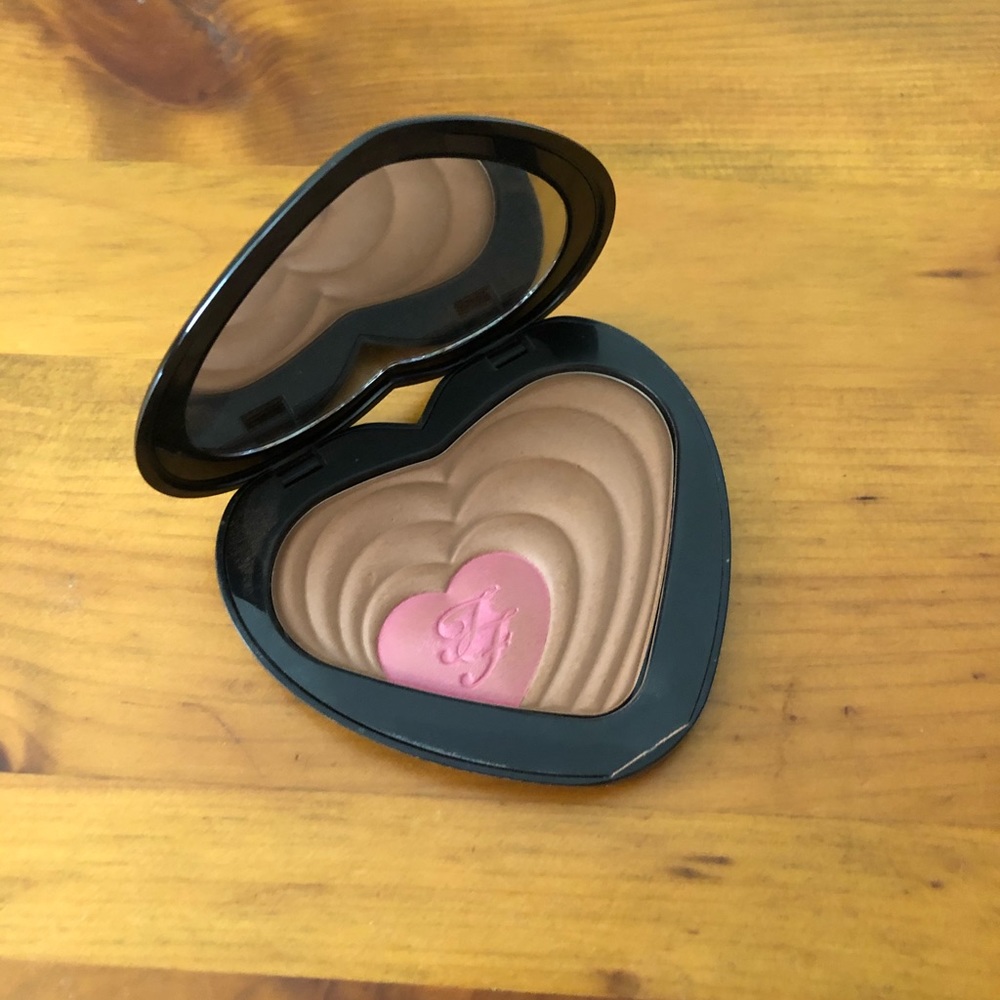Blushing bronzer Ross & Rachel